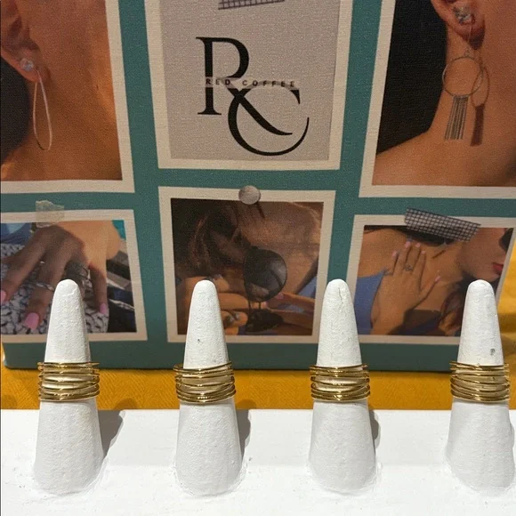 Elegant Gold Stacking Ring - 18K gold - Picture 2 of 4